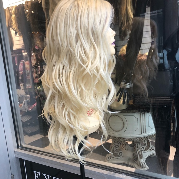 Blonde 613 lacefront Loose Wave Wig 2026 hairstyle - Picture 6 of 8